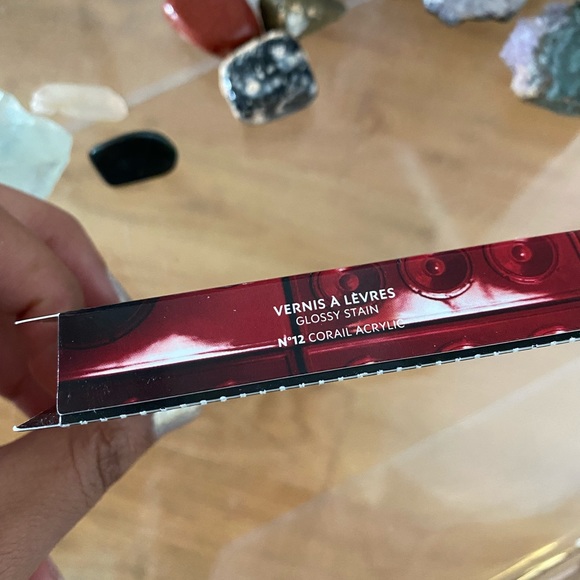 Yves Saint Laurent Glossy Stain Revolution N12 - Picture 4 of 6